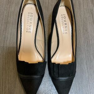 NWT Journee Collection Marek pointed Toe Mid Heel Pumps. Size 9